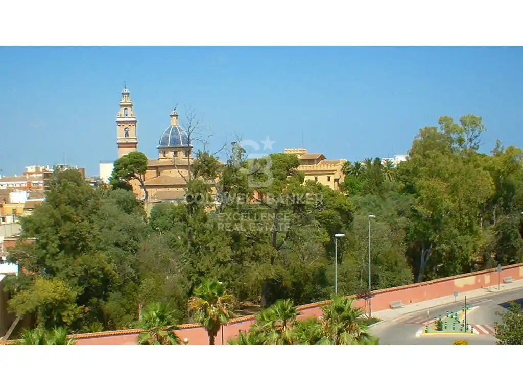 Vista exterior de Residencial en venta en Burjassot