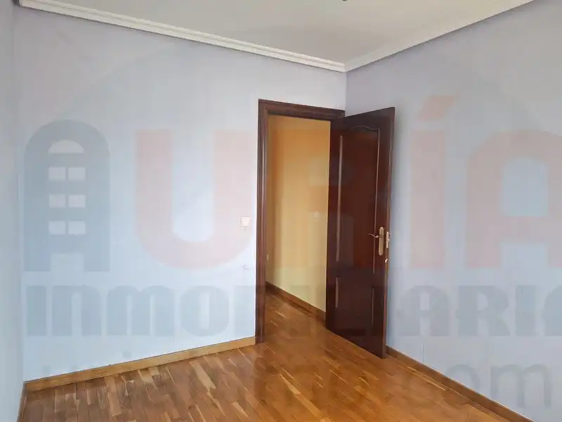 Dormitori de Pis en venda en Siero amb Calefacció i Parquet