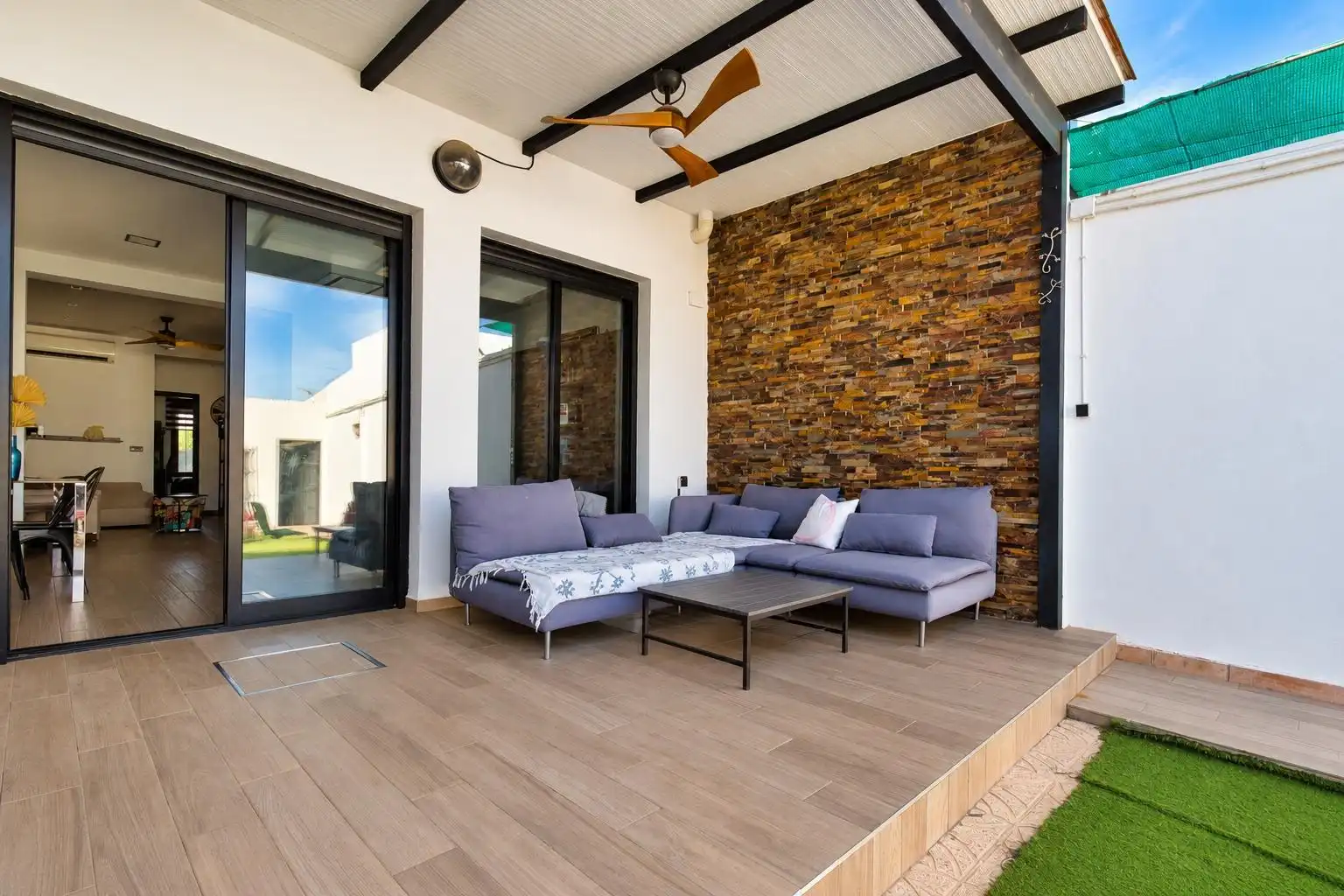 Terraza de Casa o chalet en venta en La Rinconada con Aire acondicionado