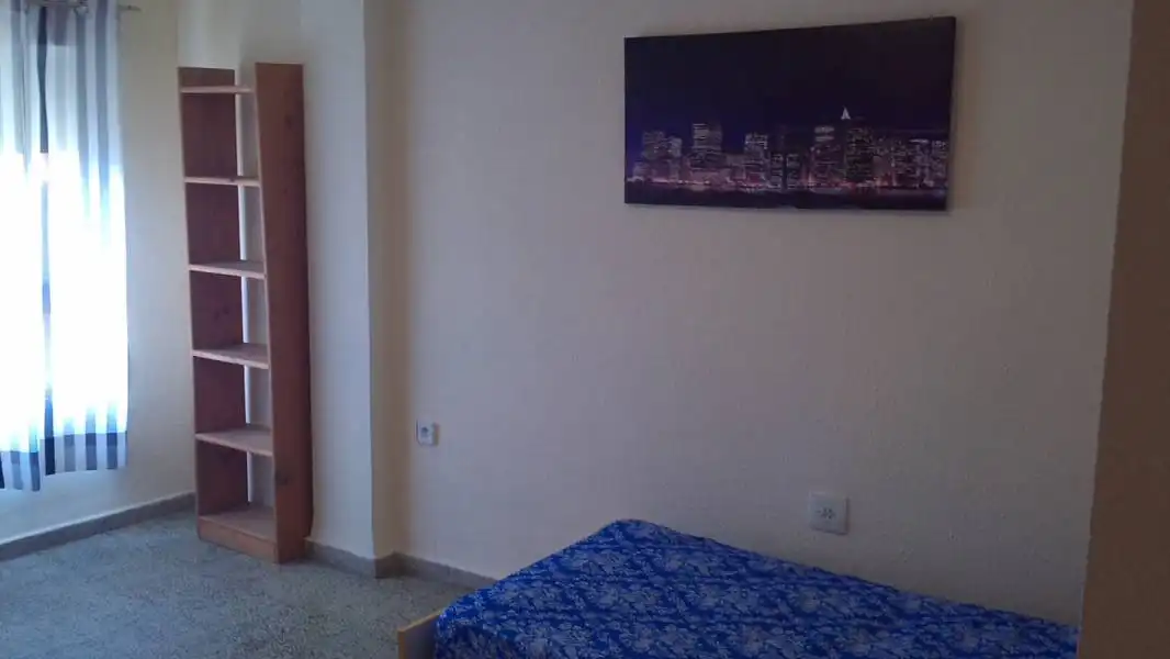 Habitación de Piso de alquiler en Valencia con Amueblado y Balcón
