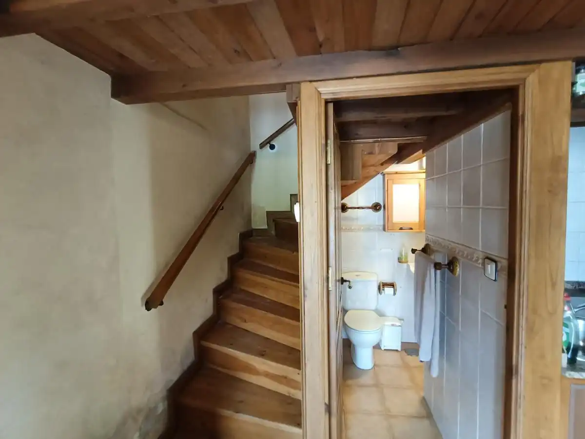 Badezimmer von Einfamilien-Reihenhaus zum Verkauf in Llanes mit Heizung und Möbliert
