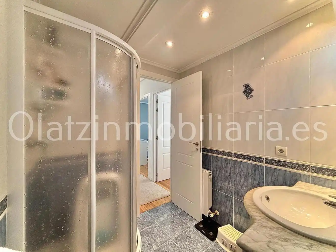 Baño de Piso en venta en Zalla  con Calefacción, Terraza y Trastero
