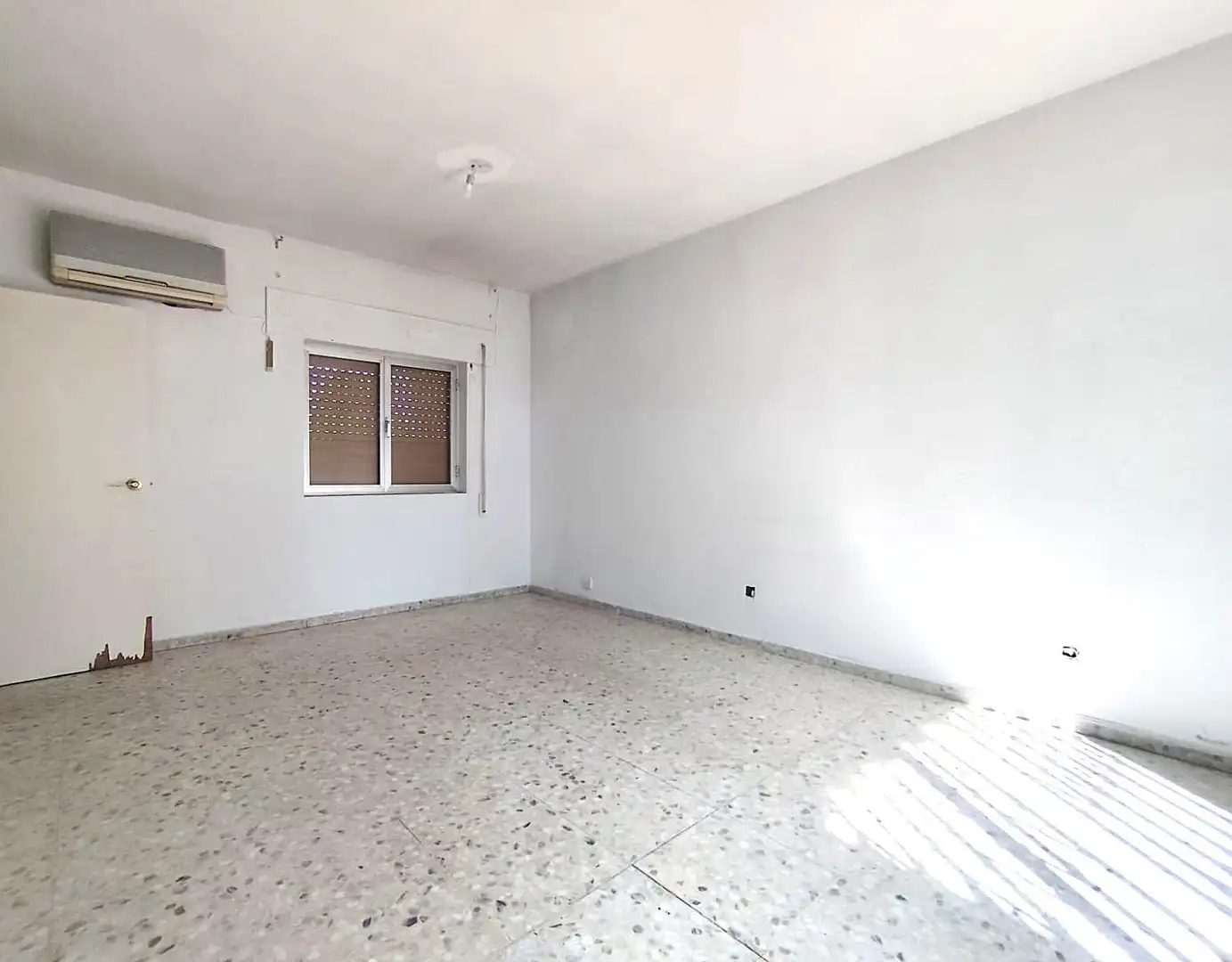 Dormitori de Casa adosada en venda en Alagón del Río amb Jardí privat, Traster i Balcó