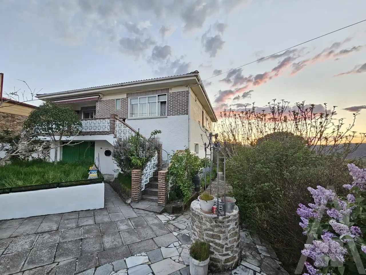 Vista exterior de Casa o xalet en venda en Mieza amb Calefacció, Jardí privat i Terrassa