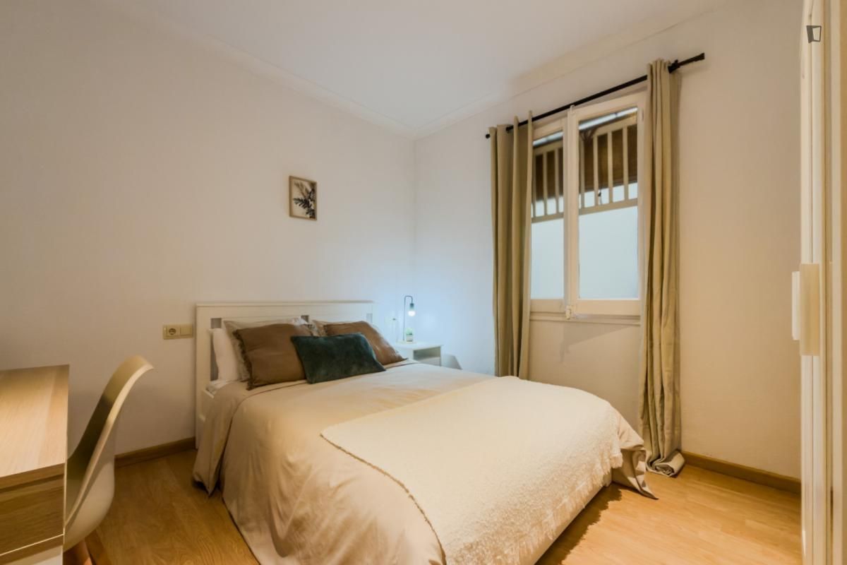 Dormitori de Apartament per a compartir en  Barcelona Capital amb Moblat, Forn i Rentadora