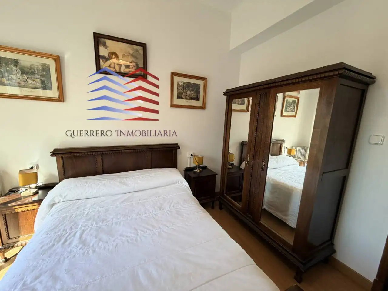 Dormitori de Apartament de lloguer en O Carballiño   amb Calefacció, Parquet i Moblat