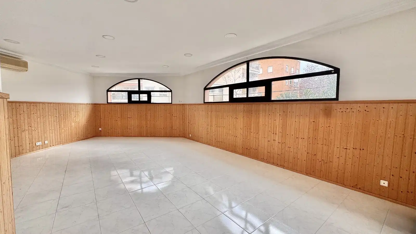 Commercial properties for sale in  Palma de Mallorca  with Air Conditioner, Terrace and Internet