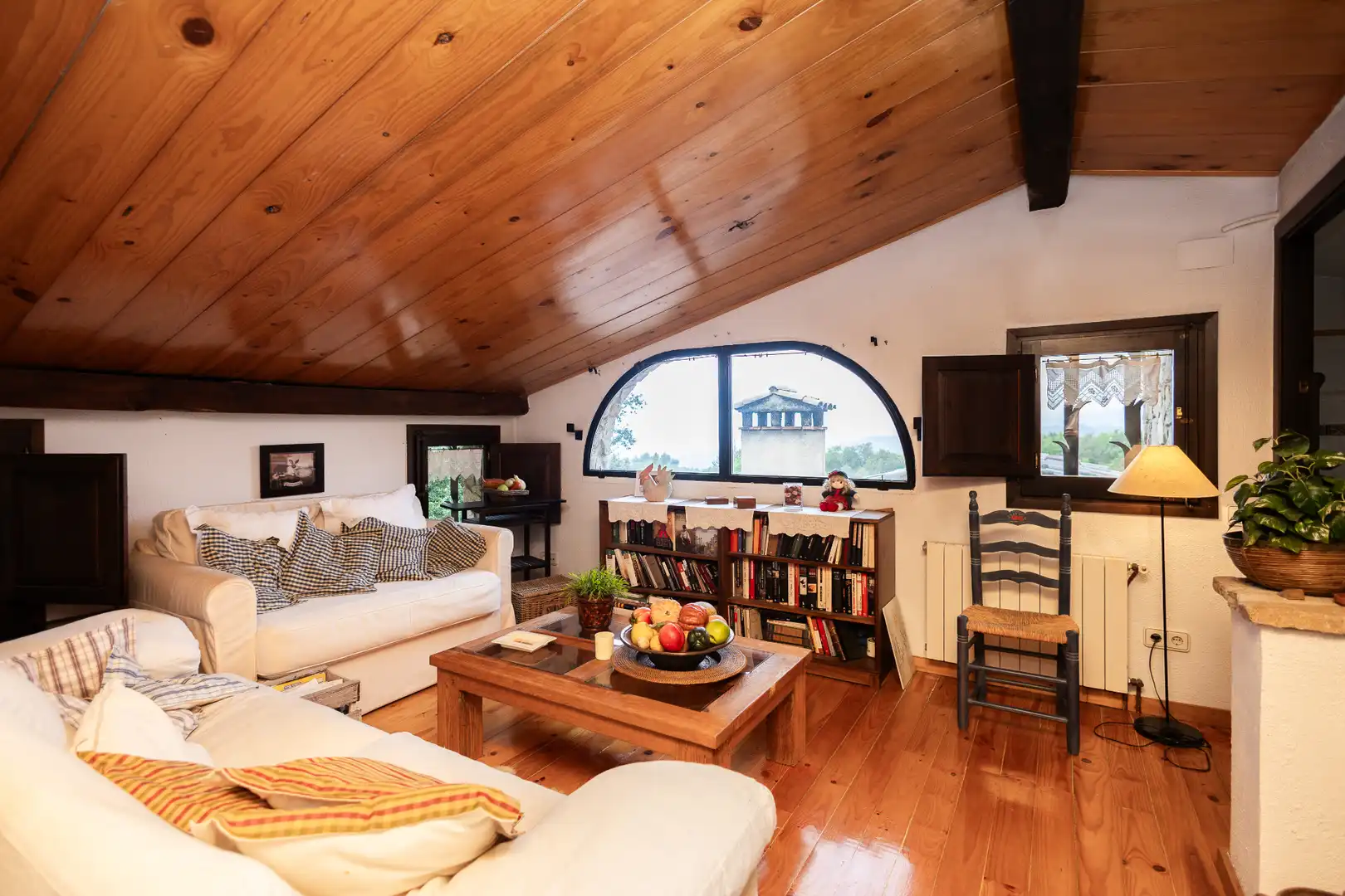 Sala de estar de Finca rústica en venta en L'Esquirol con Calefacción, Jardín privado y Terraza