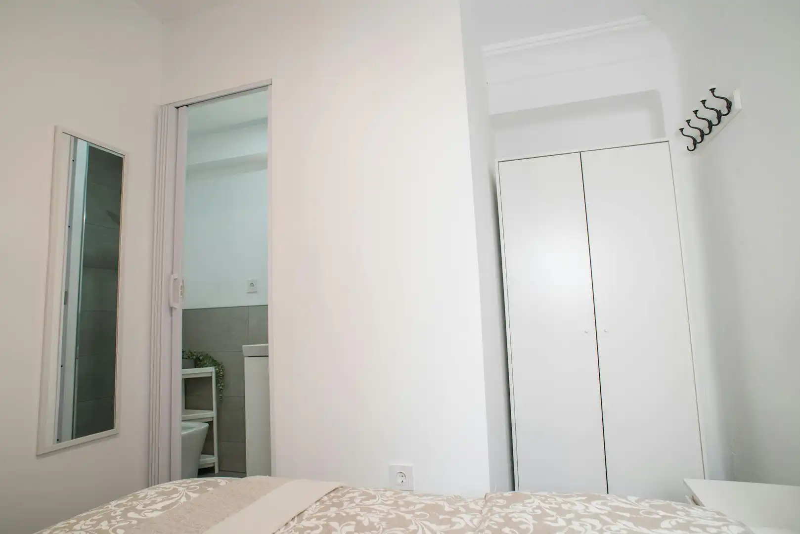 Schlafzimmer von Wohnung zur untervermieten in Valencia mit Waschmaschine