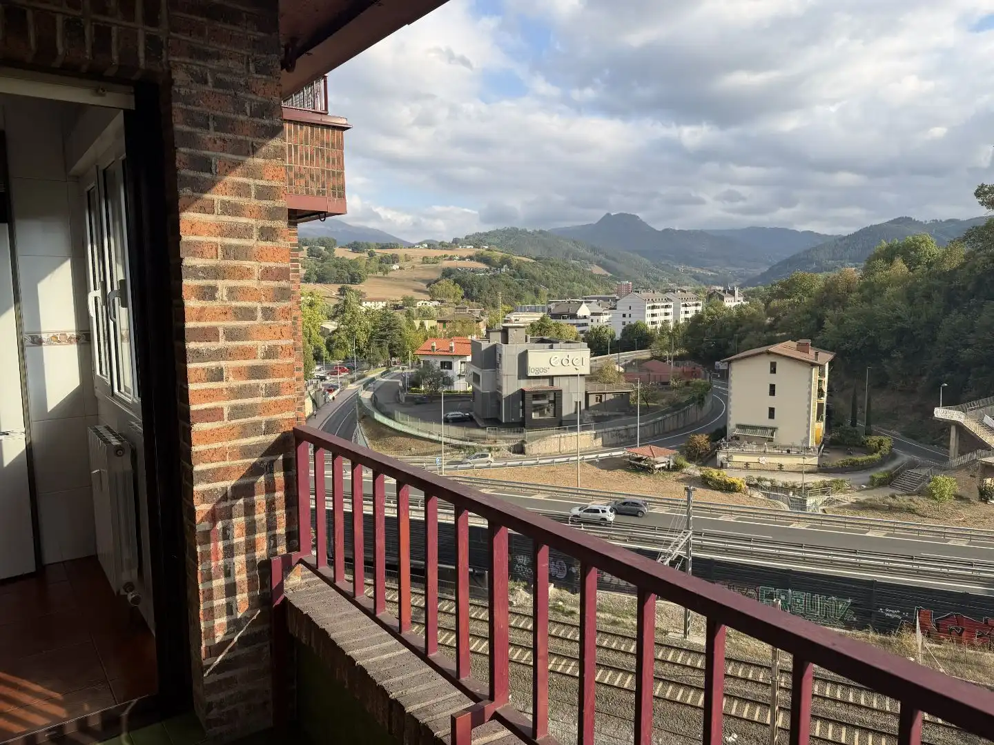 Vista exterior de Pis en venda en Beasain amb Terrassa i Balcó