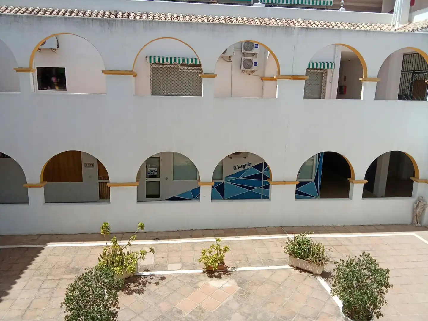 Vista exterior de Local de lloguer en Benalmádena amb Aire condicionat