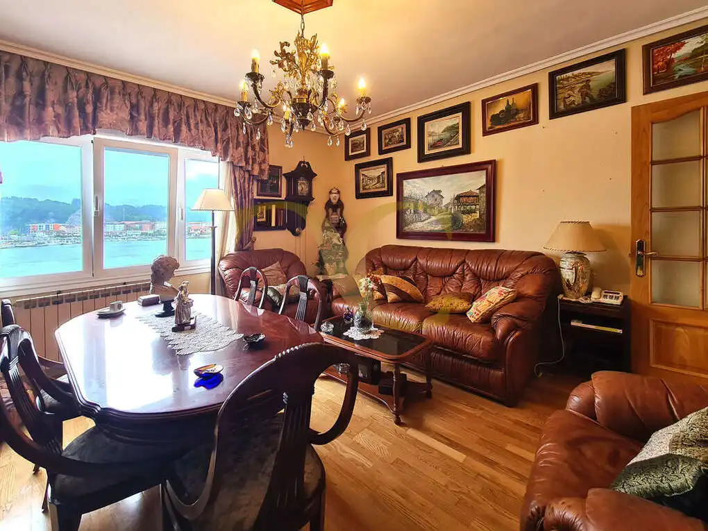Sala de estar de Piso en venta en Ribadesella con Calefacción y Trastero