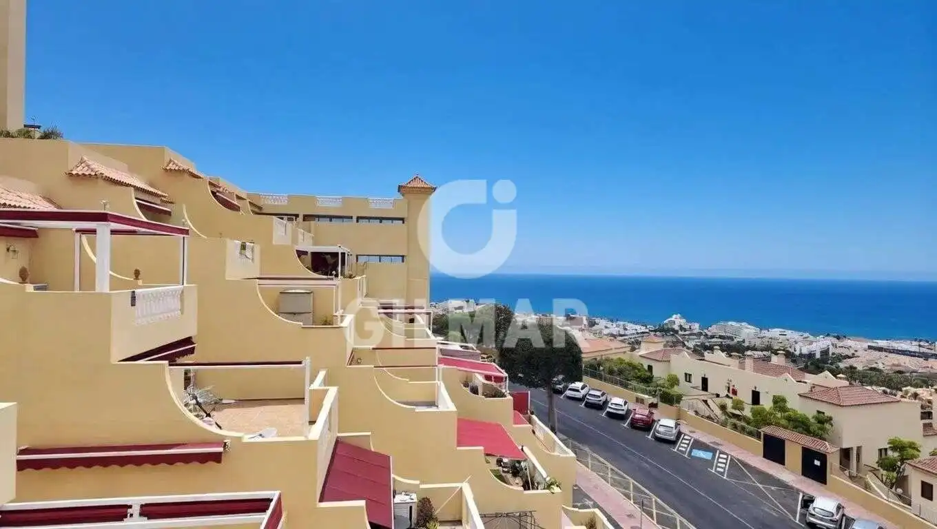 Vista exterior de Àtic en venda en Adeje amb Moblat