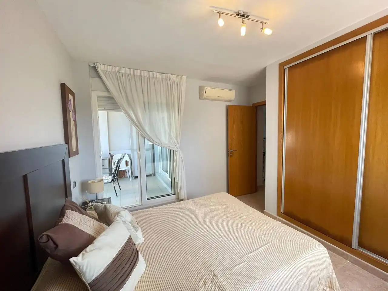 Dormitori de Apartament en venda en La Manga del Mar Menor amb Aire condicionat, Terrassa i Piscina