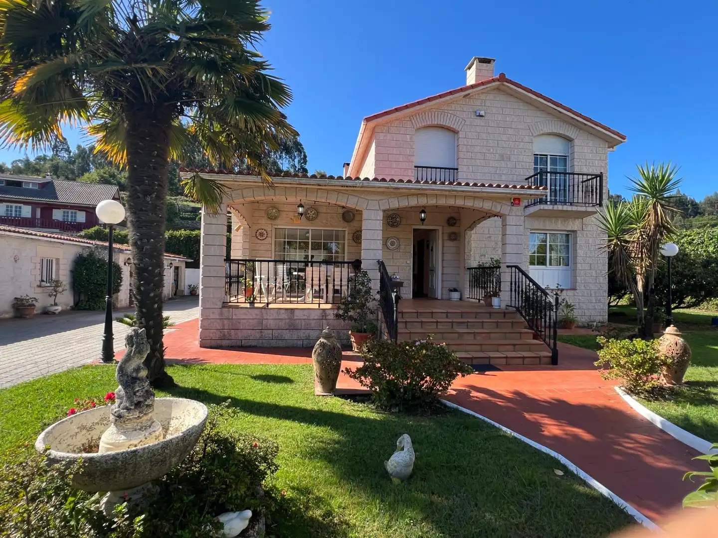 Exterior view of Houses for sale in Bergondo, A Coruña
