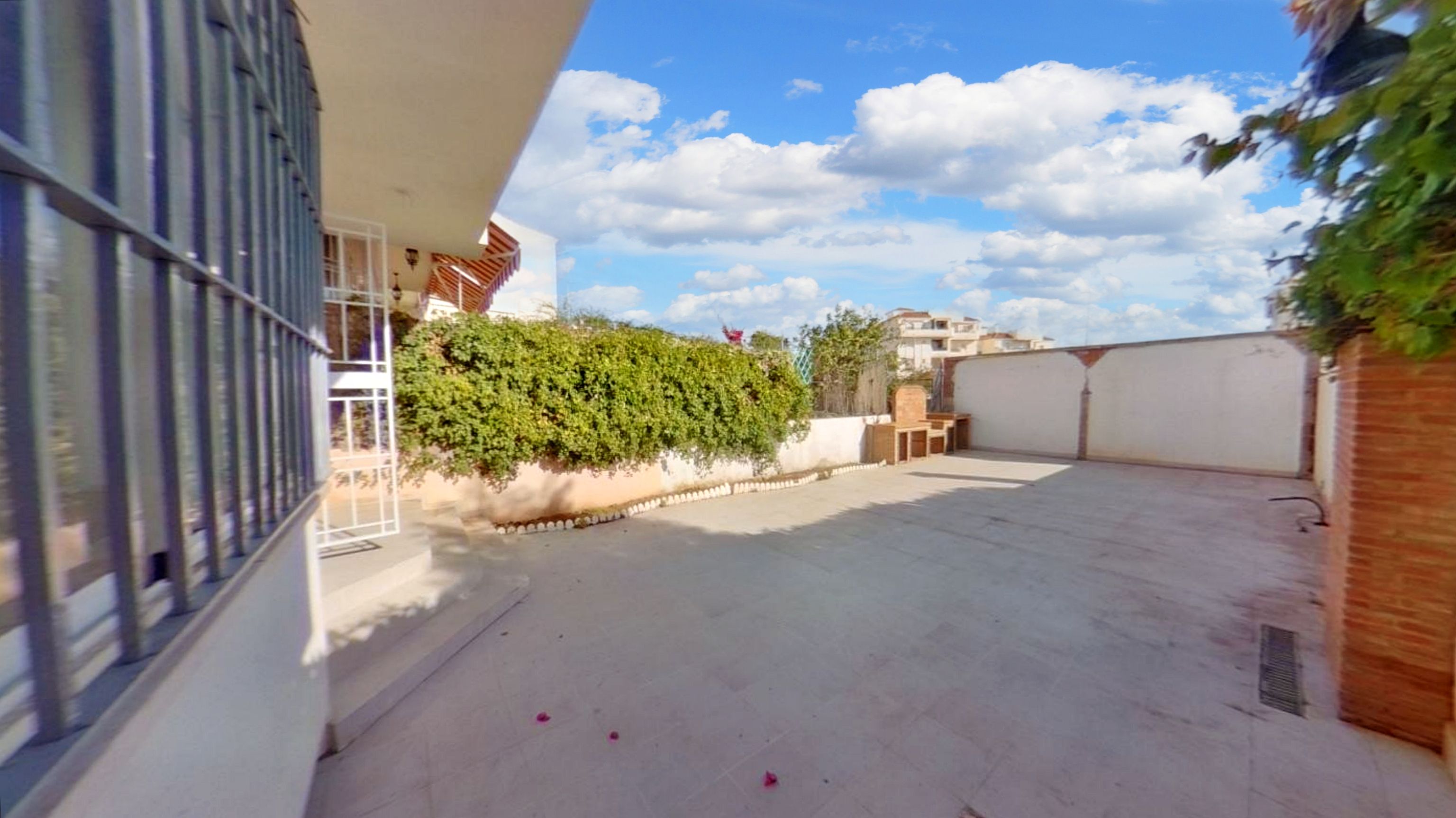 Vista exterior de Casa adosada en venda en Benalmádena amb Terrassa i Forn