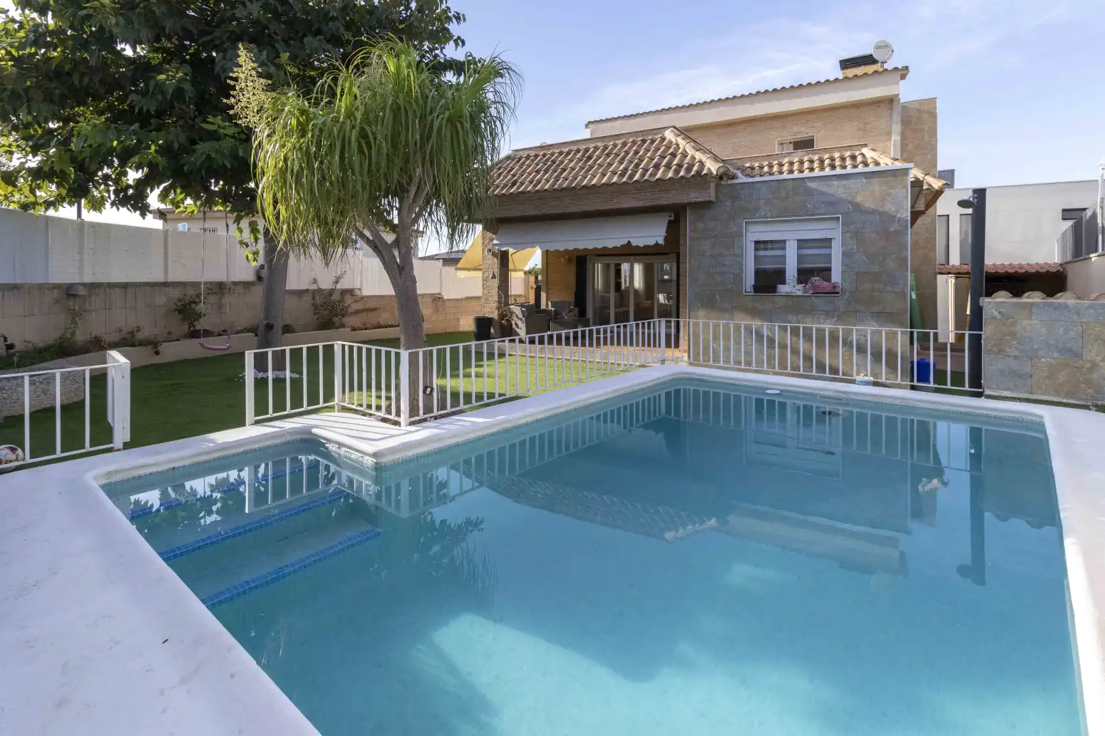 Casa con balcón en venta en Torrent - CL camino romeral