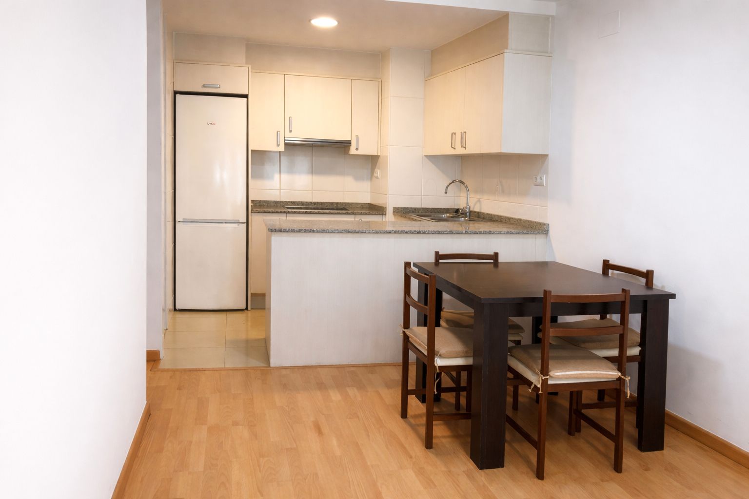 Kitchen of Flat for rent in Reus  with Air Conditioner, Heating and Parquet flooring
