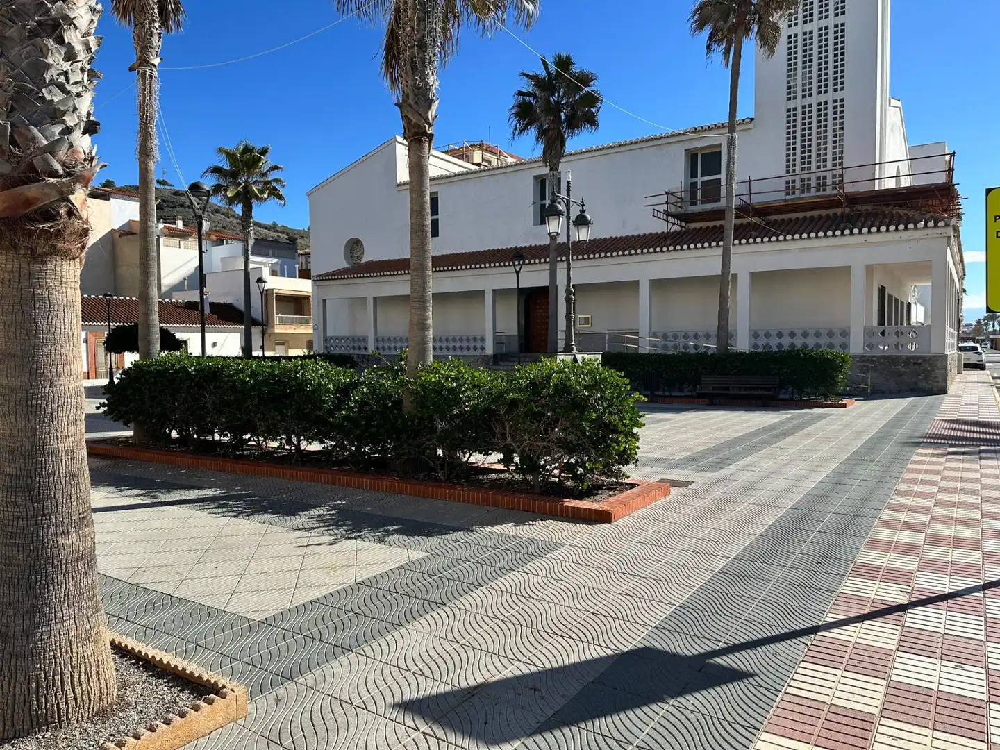 Vista exterior de Local de alquiler en Torrenueva Costa