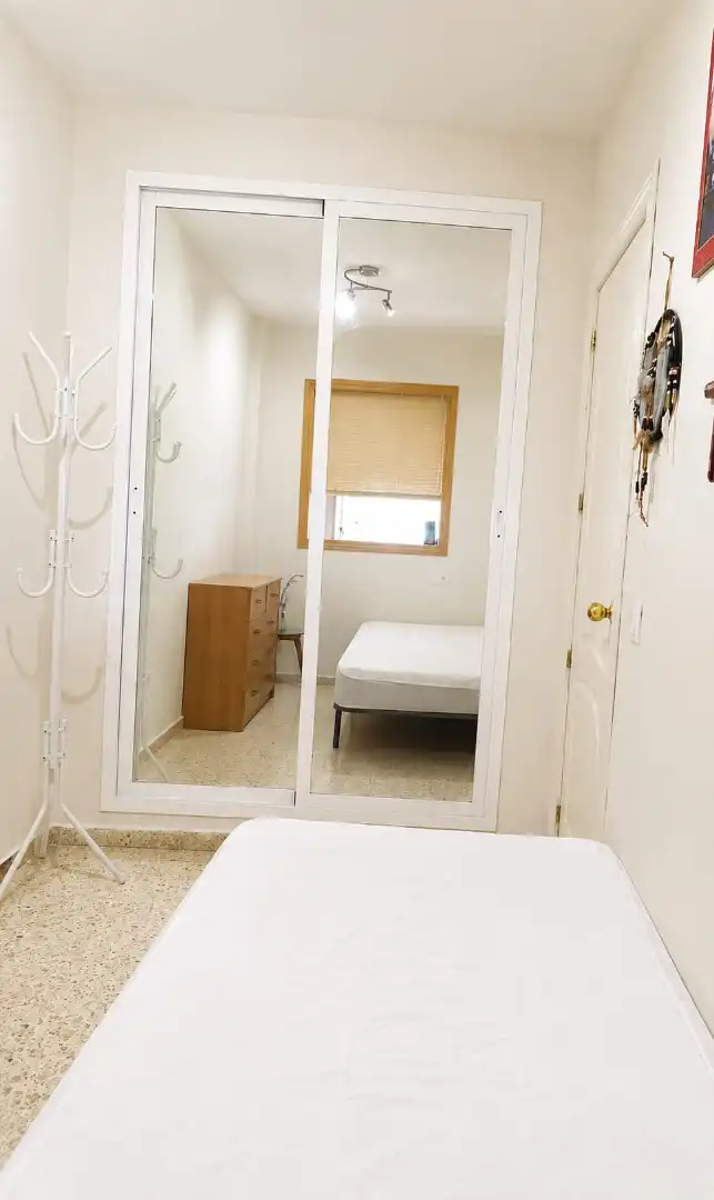 Habitación de Apartamento de alquiler en Algeciras con Aire acondicionado, Terraza y Amueblado