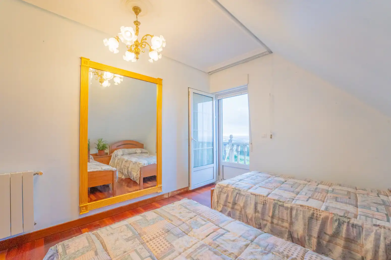 Bedroom of Houses for sale in Cueto