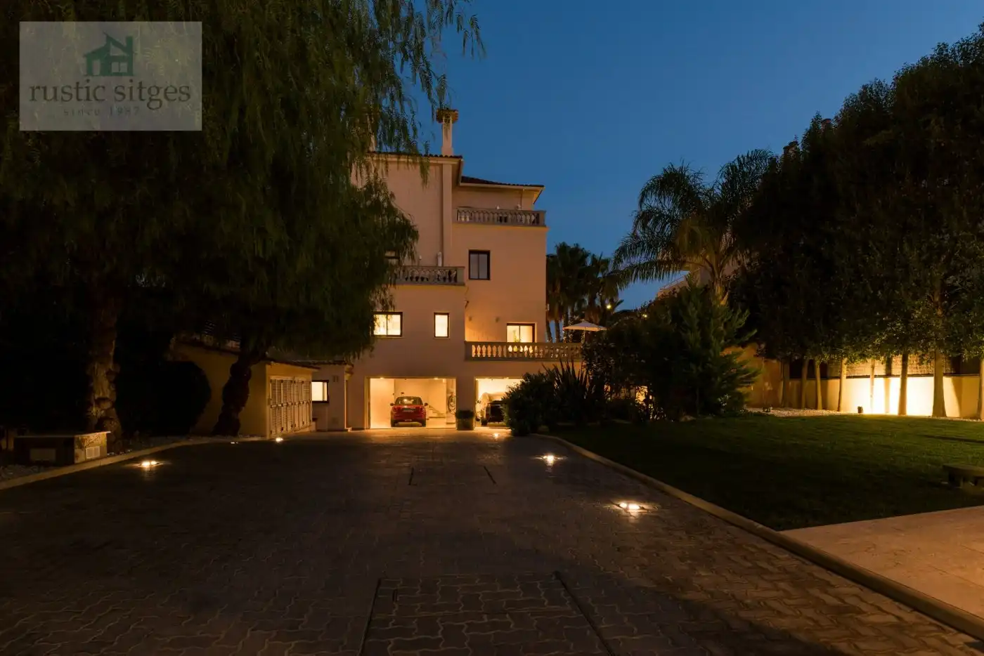 Vista exterior de Casa o xalet en venda en Sitges amb Aire condicionat, Calefacció i Jardí privat