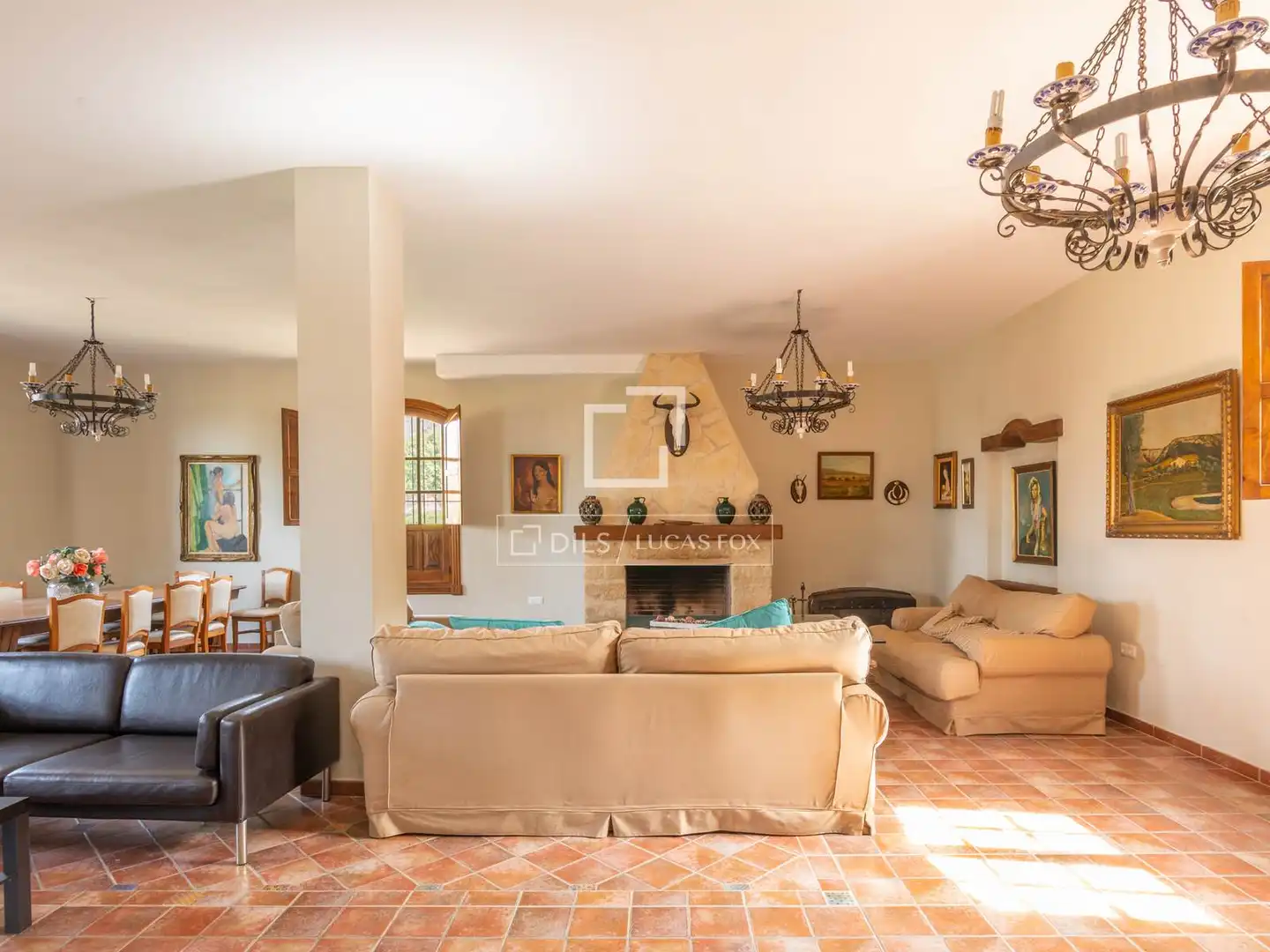 Sala d'estar de Finca rústica en venda en Málaga amb Jardí privat, Terrassa i Traster