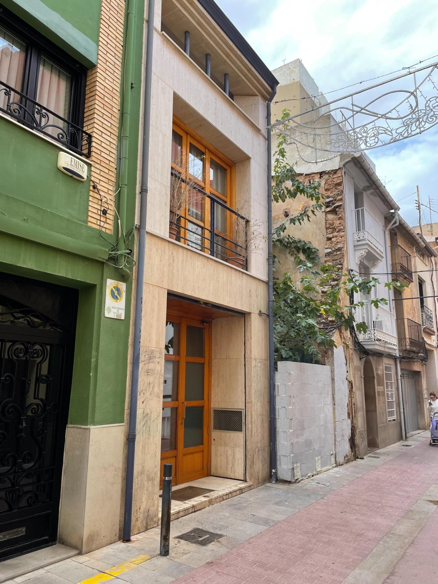 Vista exterior de Edifici en venda en Castellón de la Plana / Castelló de la Plana