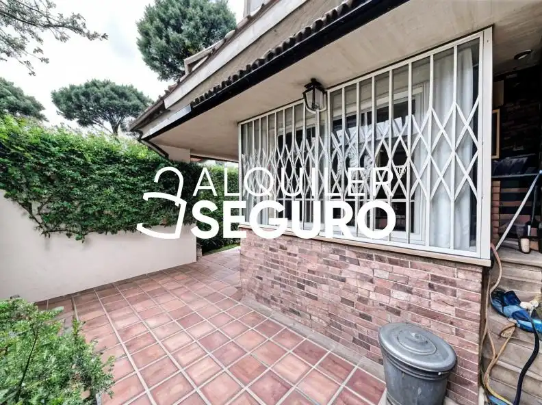 Exterior view of Houses for rent in Madrid  with Heating, Terrace and Storage room