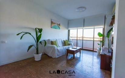 Living room of Flat for sale in  Barcelona Capital  with Balcony