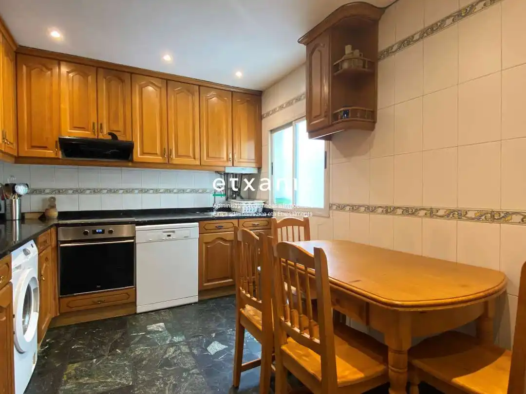 Kitchen of Flat for rent in Donostia - San Sebastián   with Heating, Oven and Washing machine
