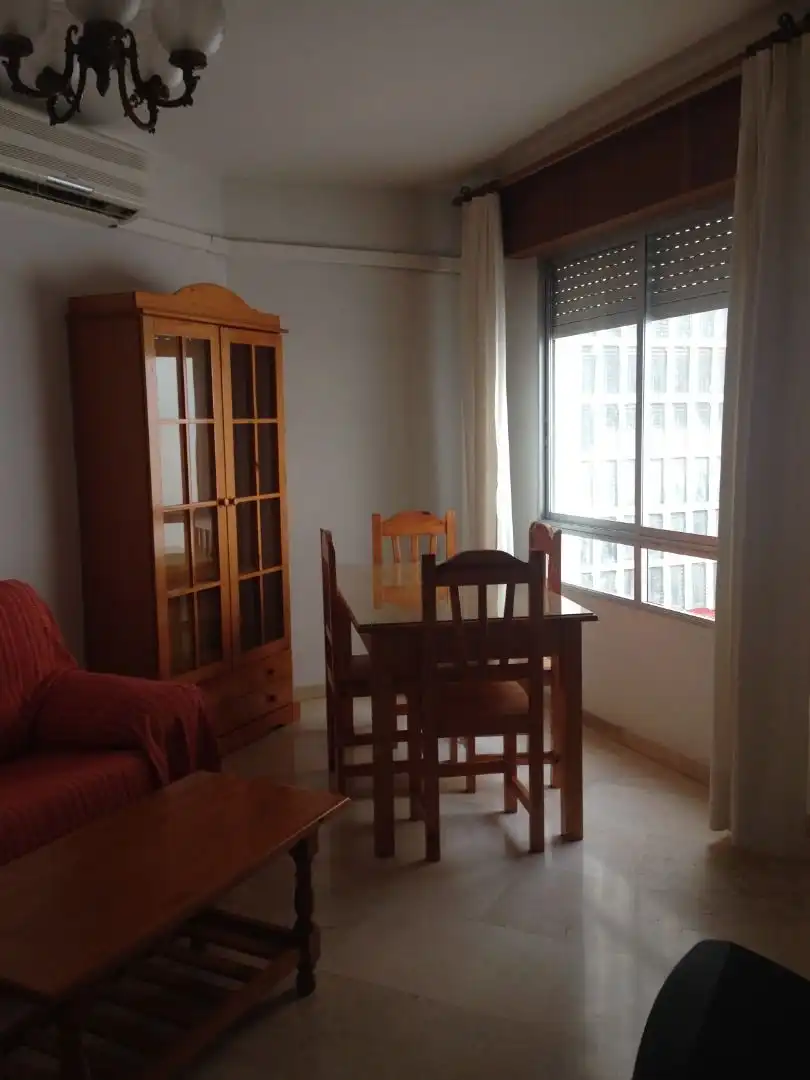 Schlafzimmer von Wohnung zur Miete in Córdoba mit Klimaanlage, Heizung und Möbliert