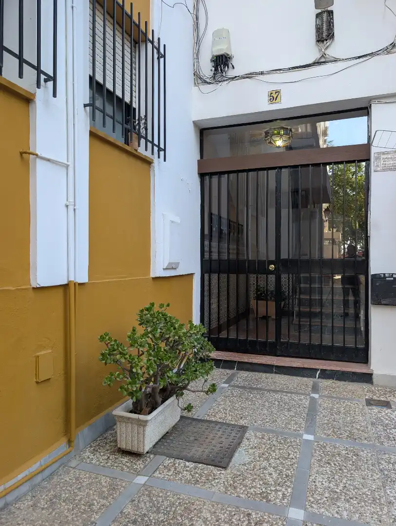 Flat for sale in Sevilla  with Air Conditioner, Furnished and Balcony