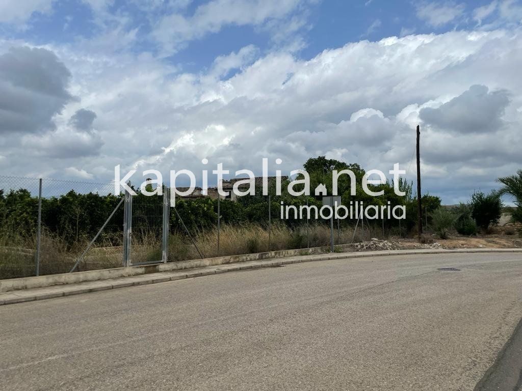 Industrial land for sale in Novelé  / Novetlè