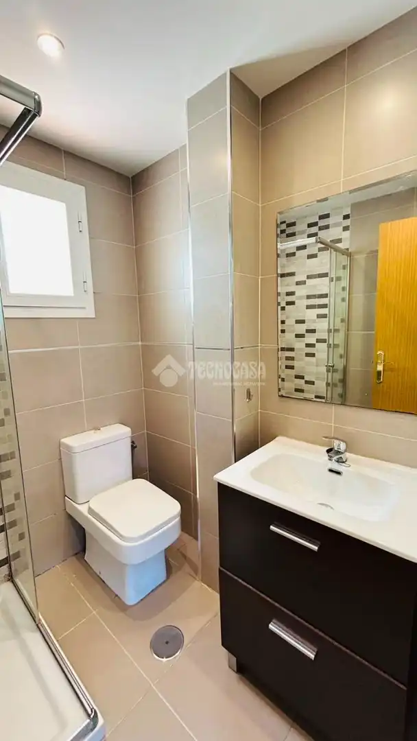 Piso con ascensor en venta en C. de Valmojado, imagen 8