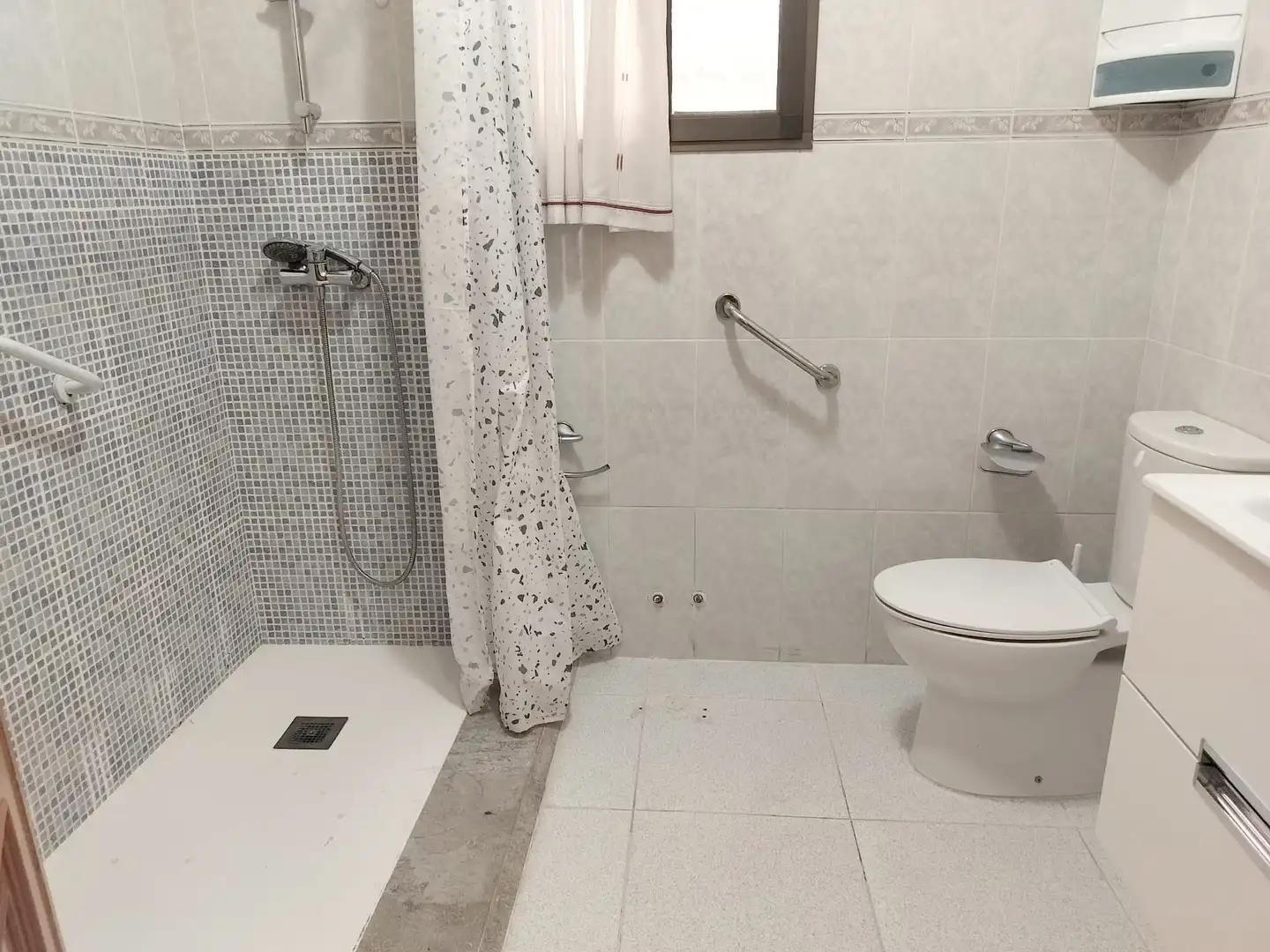 Bany de Casa o xalet en venda en La Pobla de Vallbona amb Terrassa i Traster