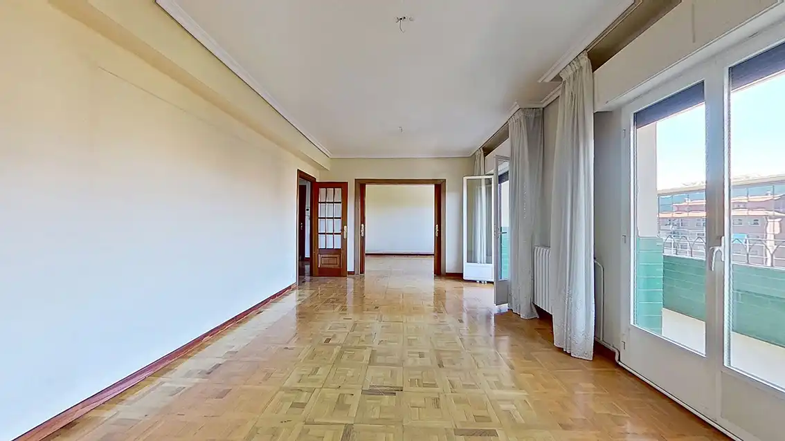 Sala d'estar de Pis en venda en  Pamplona / Iruña amb Terrassa i Balcó