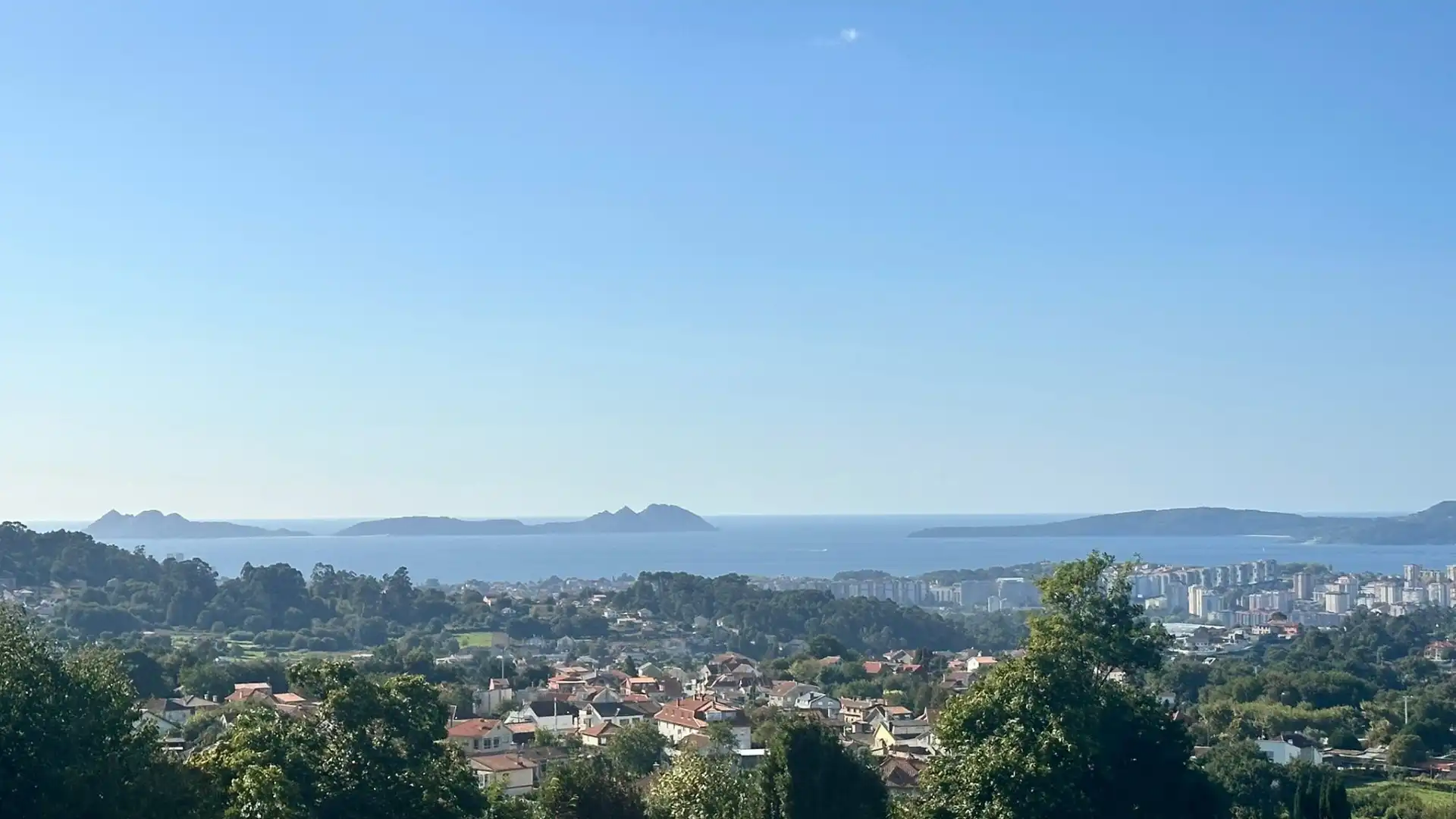 Vista exterior de Casa o chalet en venta en Vigo  con Calefacción, Jardín privado y Parquet