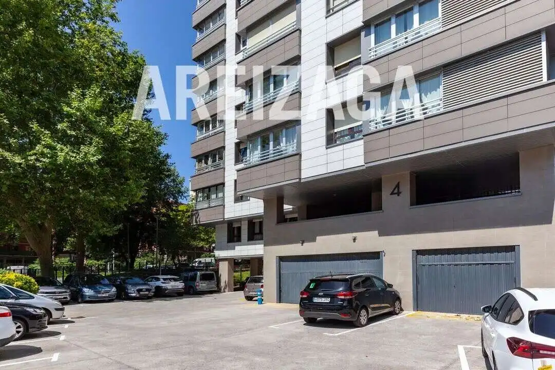 Vista exterior de Pis en venda en Donostia - San Sebastián  amb Calefacció, Moblat i Balcó
