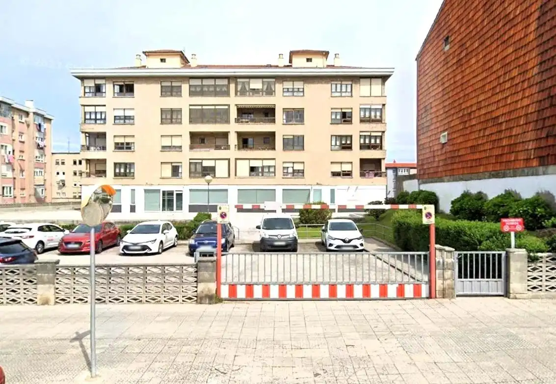 Parking de Piso en venta en Santander con Calefacción y Trastero