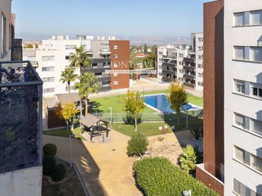 Appartamento con piscina in vendita a CIRCUNVALACIÓN 1