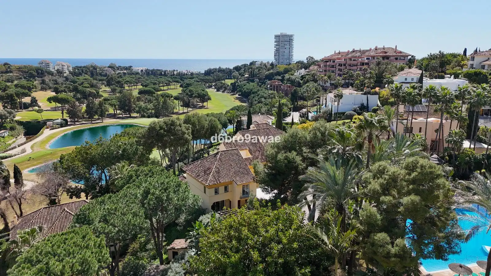 Adossat amb piscina en venda a Urbanización Golf Río Real 1D