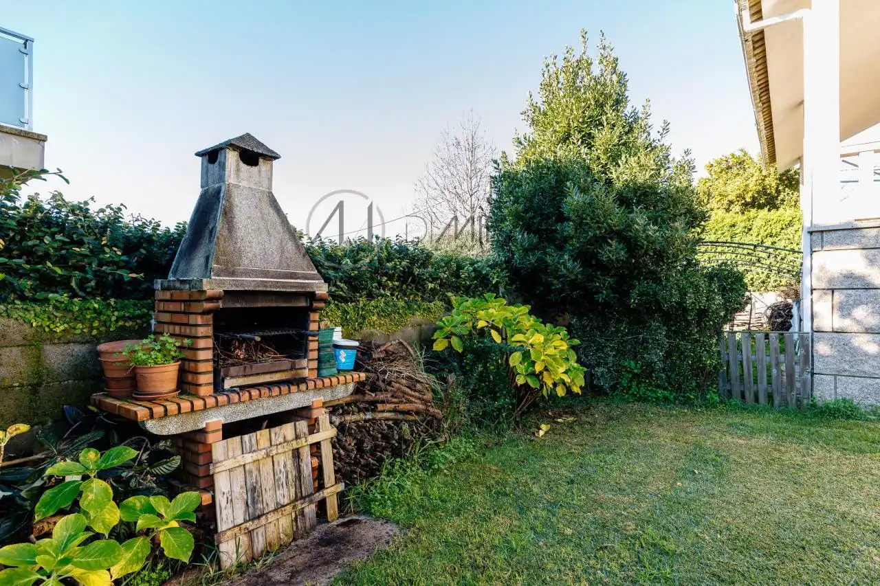 Jardí de Casa o xalet en venda en Nigrán amb Calefacció, Jardí privat i Terrassa