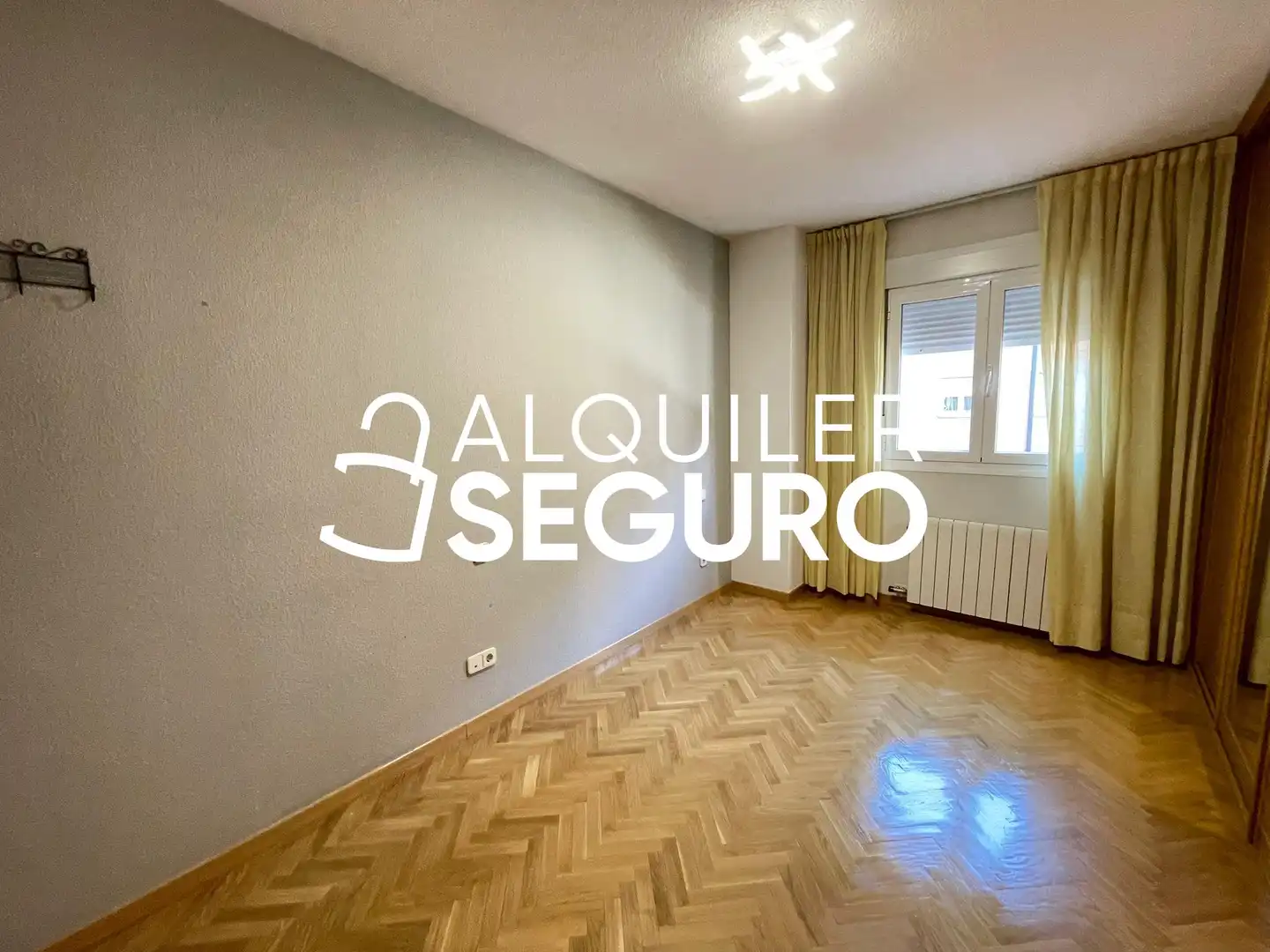 Habitación de Piso de alquiler en Madrid con Calefacción, Trastero y Piscina