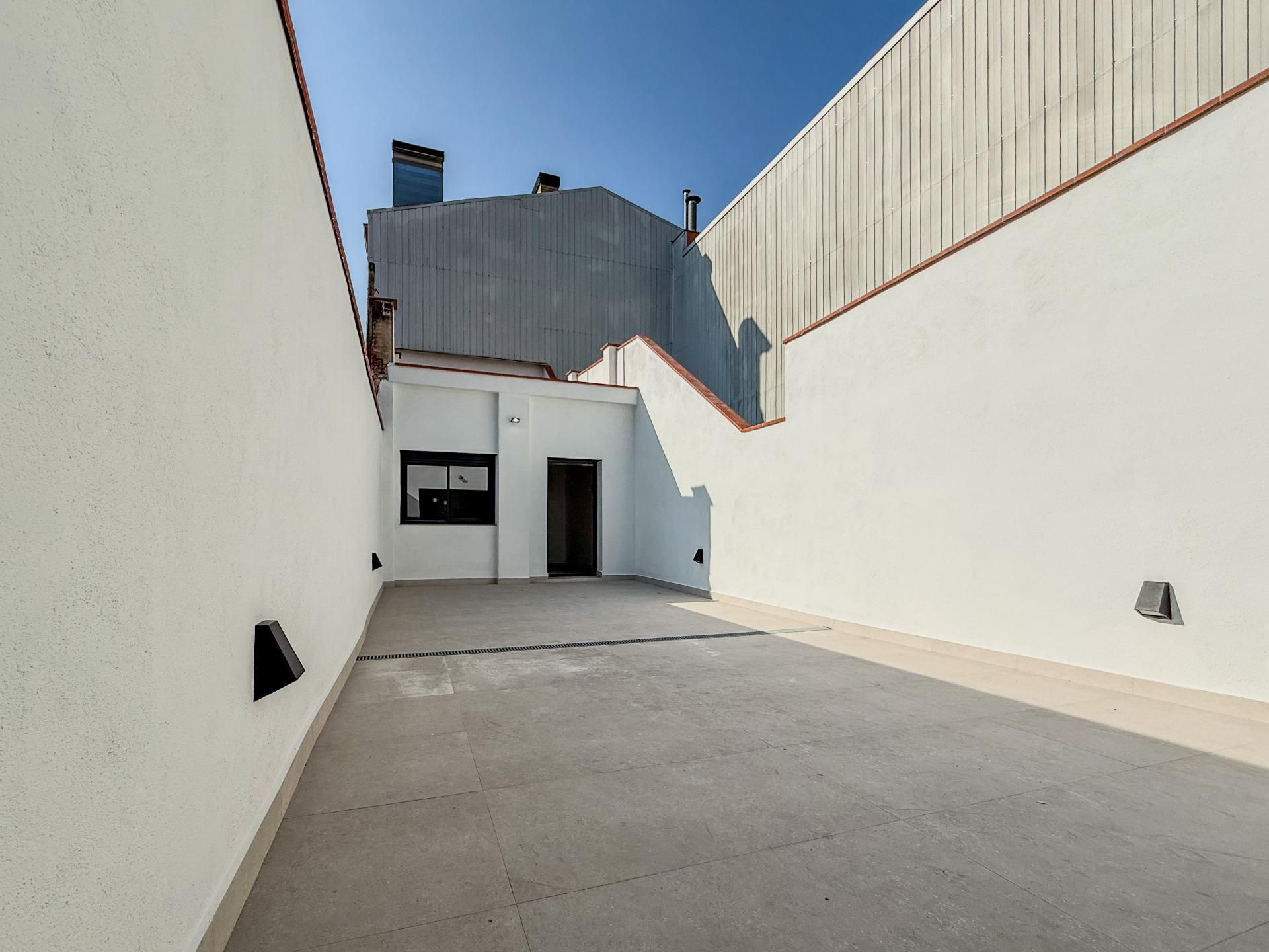 Vista exterior de Casa adosada en venda en Sabadell amb Aire condicionat, Calefacció i Parquet