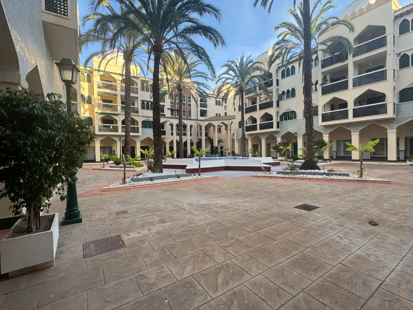 Vista exterior de Pis en venda en Santa Pola amb Aire condicionat, Calefacció i Jardí privat