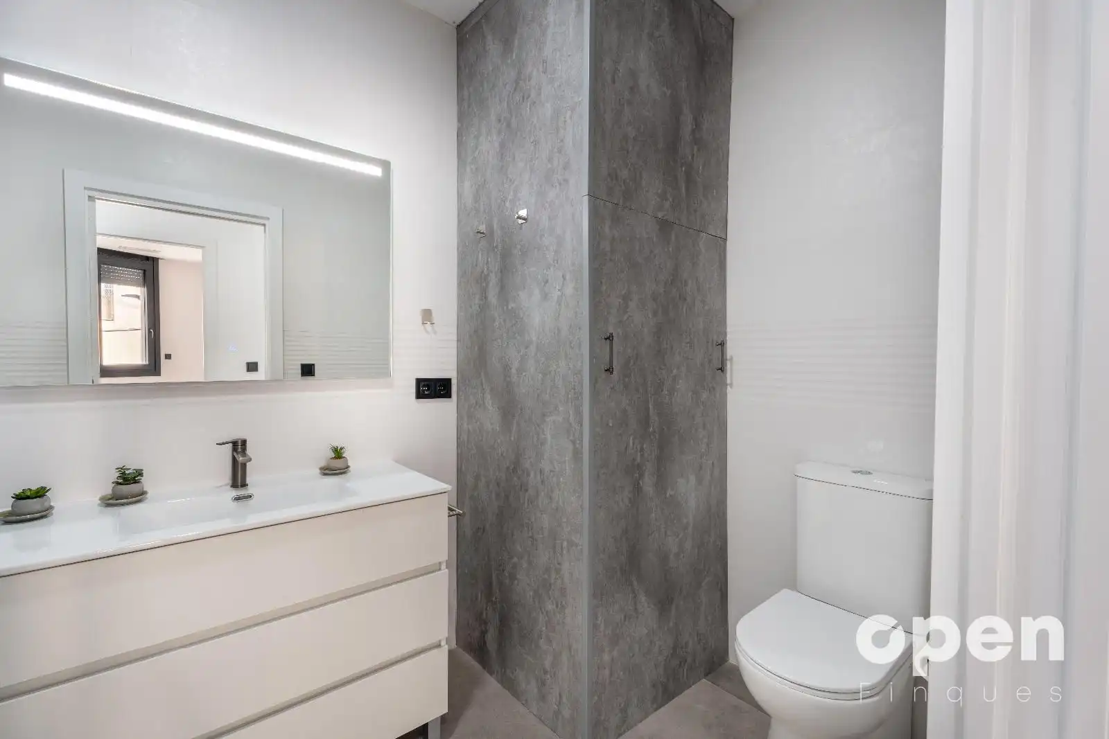 Badezimmer von Wohnung zum Verkauf in Terrassa mit Klimaanlage, Heizung und Terrasse