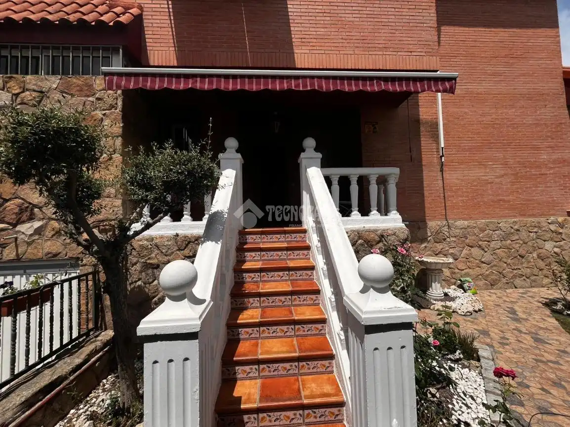 Exterior view of Detached homes for sale in Madrid  with Air Conditioner, Heating and Private garden