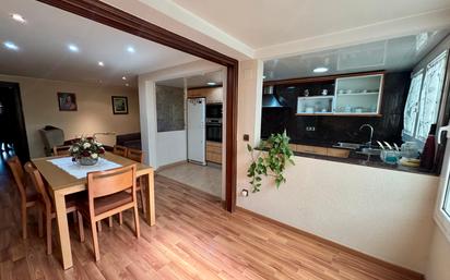 Cuina de Casa adosada en venda en Sant Esteve Sesrovires amb Aire condicionat, Parquet i Forn