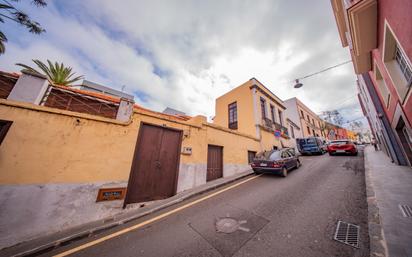 Vista exterior de Casa o xalet en venda en Los Realejos amb Jardí privat, Terrassa i Traster